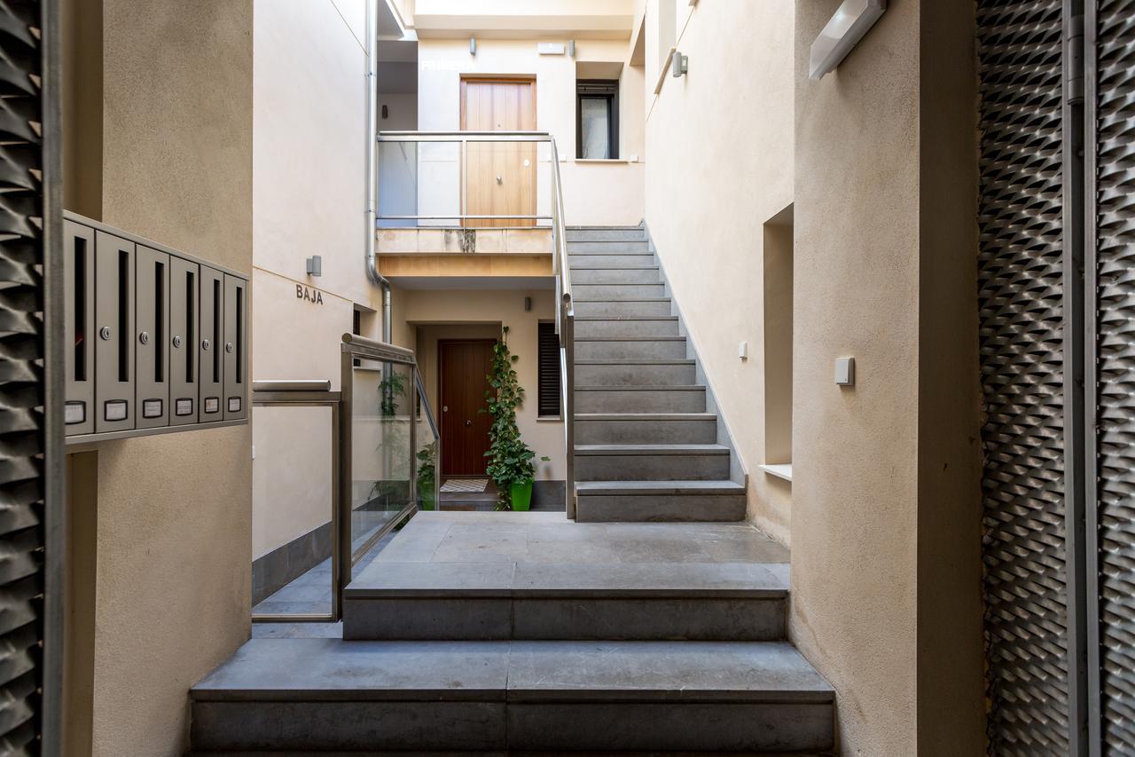 Atrivm Apartamento Apartment Seville Exterior photo
